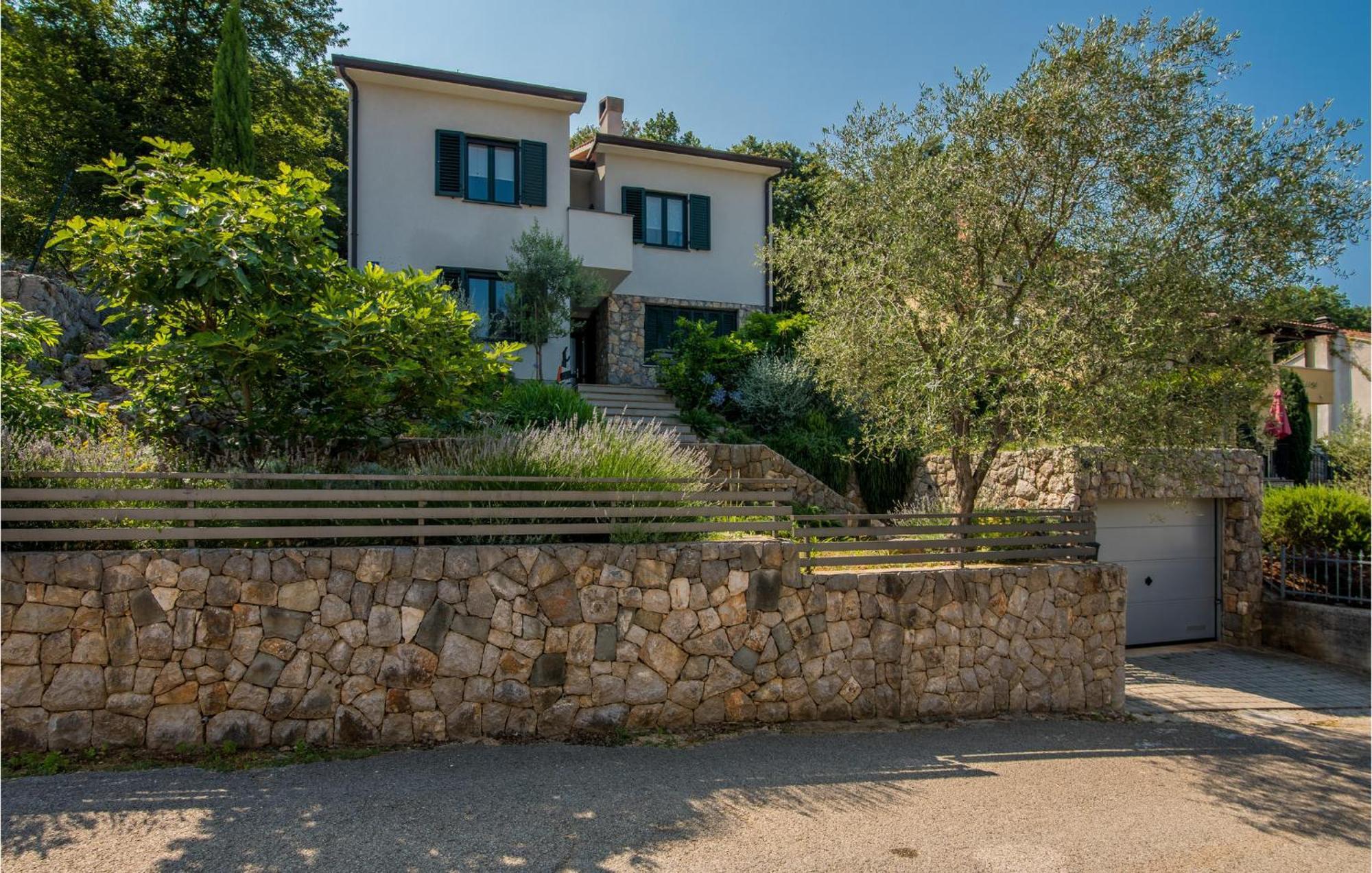 4 Bedroom Gorgeous Apartment In Porozina Apartment
